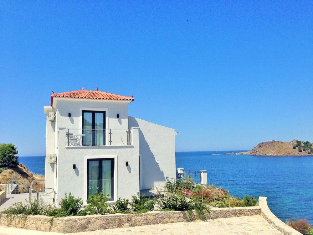 Eleia Seafront Rooms & Villas Petra  Exterior photo